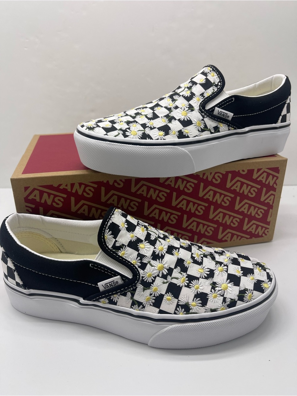Vans Classic Slip-On Platform FLORAL CHECKERBOARD BLACK/WHY
VN000EA9BA2 Sneakers - Picture 12 of 16